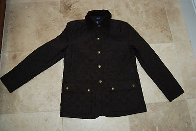 Chaqueta acolchada de diamantes marrón oscuro CHAPS frontal a presión ligeramente aislada pequeña Foto 1 de 4