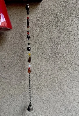 Blingy Thingy: Atrapasol con cuentas artesanales 15” rojo, marrón, dorado, vidrio negro Foto 1 de 4