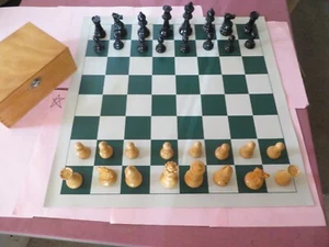 Vintage Allan Troy Chess Set-Vintage Lardy Set #L-2 2/3 The Queen's Gambit - Picture 1 of 9