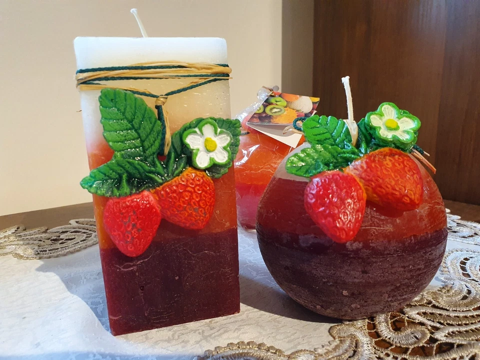 Set of 2 candles, beautifull, scented, decorative candles - Image 1 of 1