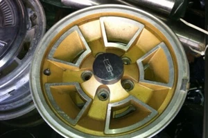 1979 Oldsmobile Cutlass Hurst W-30 Gold Rim 14x6  (1) - Picture 1 of 1