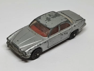 Jaguar XJ6  - 4-2 - Whizzwheels  - Modellauto (K16) - Bild 1 von 3