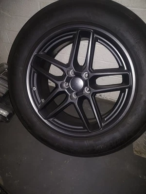 Dodge Challenger SRT Demon 170 ruedas y neumáticos OEM delanteros y traseros Foto 1 de 4