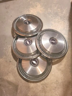 Vintage set of 4 Chevrolet hubcap wheel covers excellent condition ~ 13.5" fit - Image 1 of 4