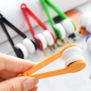 Tragbare Brille Wisch-/Reinigungsbürste Brillenglasclip Gelb - Afbeelding 1 van 2