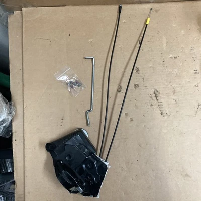 2012 - 2014 Subaru Impreza Wagon FRONT Right PASSENGER Side Latch Lock OEM 0040 - Image 1 of 4