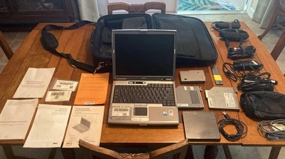 Laptop Dell Latitude D610 XP, Pentium 1,60 GHz 760 MB RAM 37 GB HD Lotsa Extras Foto 1 de 4