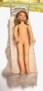Muñeca Barbie Tutti Noche Dormir Apretada 1966 Vintage #3553 Set de Regalo Muñeca y Cama - Imagen 1 de 16