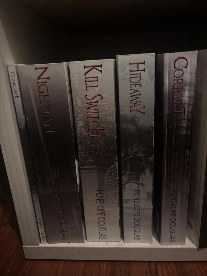 Devil Night Series by Penelope Douglas Foto 1 de 1