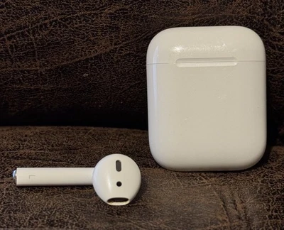Apple AirPods (Modelo A2031) - Auricular izquierdo solo con estuche de carga - Falta a la derecha Foto 1 de 3