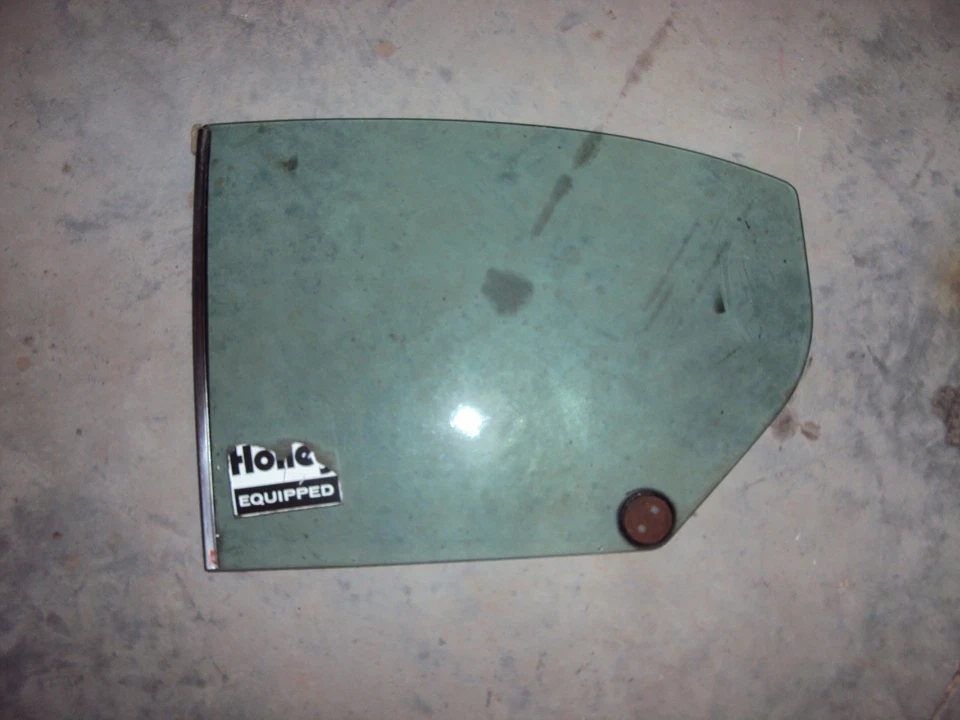 1969 PONTIAC GTO / LEMANS SEDAN 2-DOOR POST LH QUARTER WINDOW CUSTOM S - Image 1 of 1