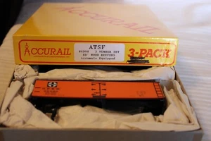 HO Scale Accurail, 3 Pack, 40' Wood Reefer Box Car, Santa Fe, #4908 - Picture 1 of 3