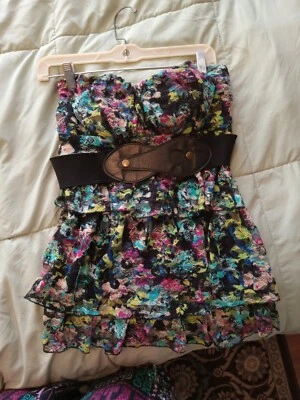 女式褶皱袖腰带上衣 M 码 — 第 1/4 张图片