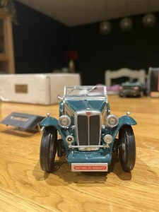 Road Signature 1/18 Scale 92468 - 1947 MG Midget roadster - Green - Picture 1 of 8