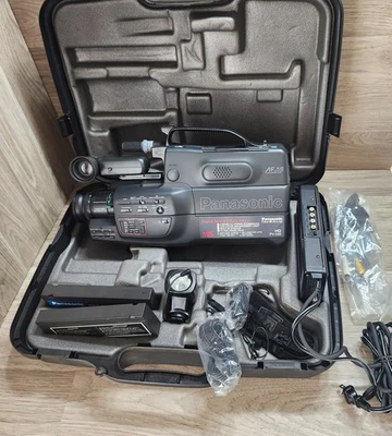 Panasonic AF X8 CCD OmniMovie VHS HQ Camcorder Camera PV-530 - Powers On *Read* - Image 1 of 4