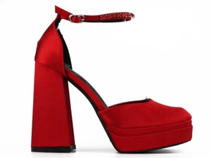 Rote Schuhe mit Riemen auf einem Plateau mit hohem Absatz - Bild 1 von 4