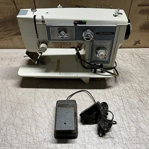 Máquina de coser vintage universal (UN-75) (para piezas/reparación) - Imagen 1 de 6
