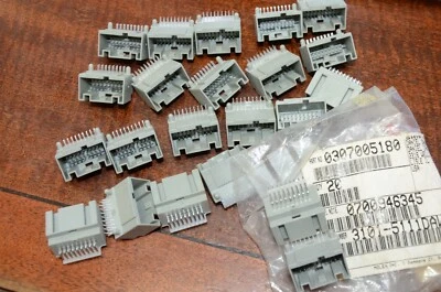 Molex 18 Position H-DAC 64 Automotive Header Connector Housing 30700-5180 Lot - Image 1 of 2