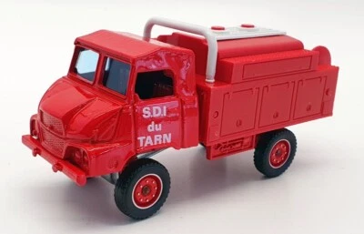 Solido 1/43 Scale Diecast 2121 - 1973 Simca Nic Sumb 4X4 Tanker Fire Engine - Image 1 of 4