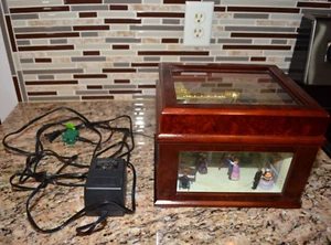 Caja de música sinfonio de madera animada de vacaciones Mr. Christmas baile de salón - Imagen 1 de 18