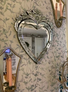 Gorgeous heart-shaped Venetian wall mirror - Picture 1 of 2