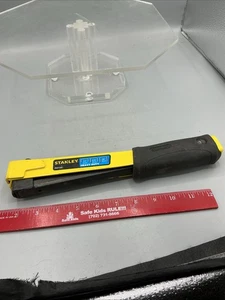 Stanley Sharpshooter Hammertacker Slap Tacker PTH150, getestet - Bild 1 von 5