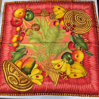 Gucci Bufanda de Seda Fruta Roja 86cm x 86cm Excelente Estado Usado De Japón Foto 1 de 4