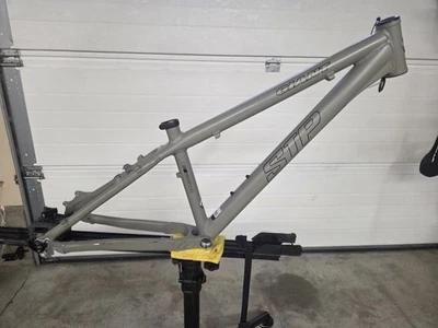 2005 Giant STP frame - Image 1 of 4