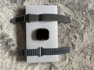 Apple Watch Ultra 2 Schwarz inkl. Trail Loop & Ocean Band (49mm) - Zdjęcie 1 z 14