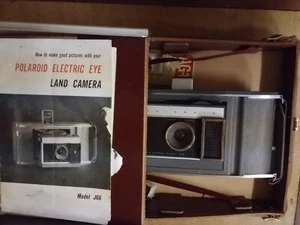 Polaroid SX-70 Folding Land Camera in Leather Case with Manuals Vintage - Picture 1 of 2