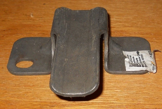 Вешалка глушителя выхлопной системы для грузовика Chevrolet GMC 1985-91 годов выпуска новая из старых запасов - Изображение 1 из 1