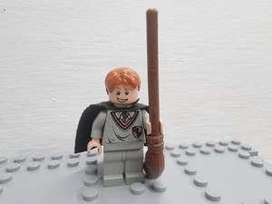 Lego Mini Fig Ron Weasley Quidditch w/ Broom Cape Grey Outfit Harry Potter World - Picture 1 of 10