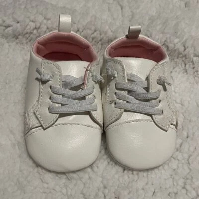 Carter's 女孩白色婴儿软底鞋 First Walker 系带运动鞋 6-12 个月 — 第 1/4 张图片