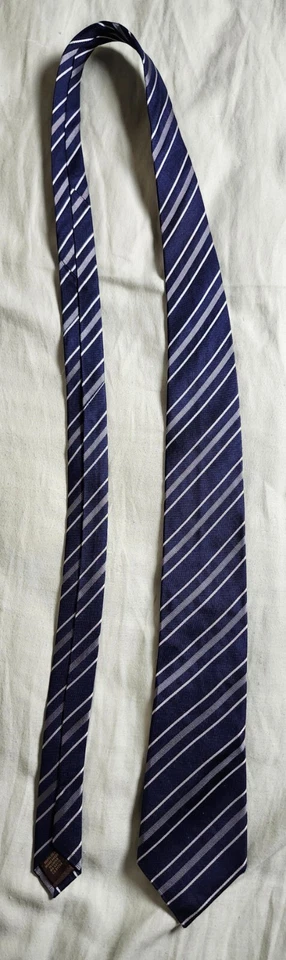 Corbata para hombre Tasso Elba azul marino a rayas ajustada de seda Foto 1 de 4