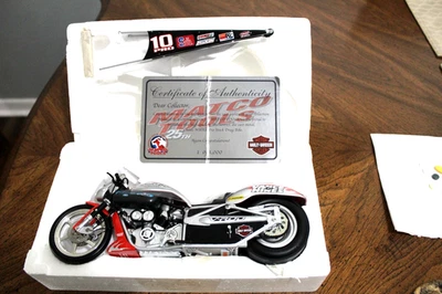 Bicicleta de arrastre American Muscle-Screamin' Eagle/Vance & Hines NHRA Pro Stock Foto 1 de 4