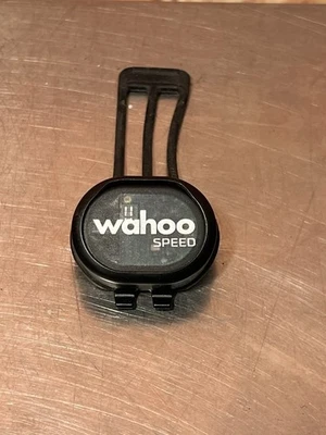 Wahoo Bluetooth Geschwindigkeitssensor mit Halterung / Nabenschlaufe - Bild 1 von 2