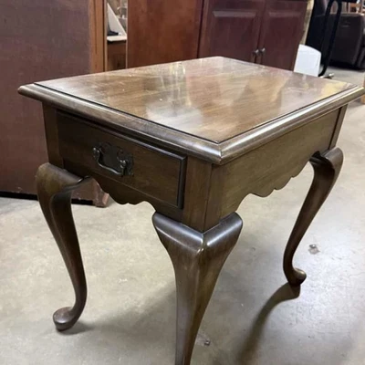 Thomasville Queen Anne Style Wood Accent Table with Drawer - Image 1 of 4