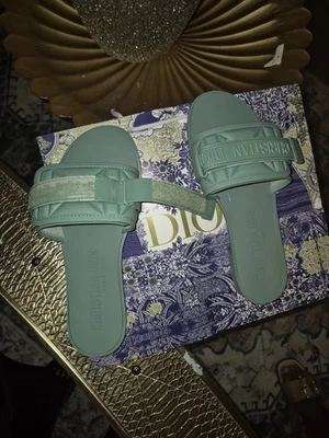 Sandalias Christian Dior Mujer Talla 8 Color Verde Claro Viene Con El Bolso Foto 1 de 4