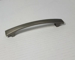 Amazon Basics Maniglie per Armadio 6,5" Lunghe Confezione da 10 Nichel Spazzolato - Foto 1 di 2