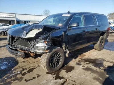 Used Front Right Door Assembly Front fits: 2015 Chevrolet Suburban 1500 Front Ri Foto 1 de 4