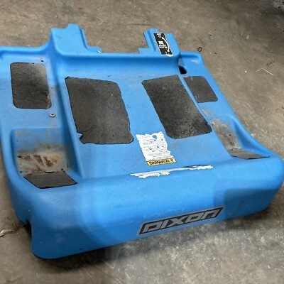 Guardabarros delanteros de plástico para cortacésped de giro cero Dixon ZTR 3304 Foto 1 de 4