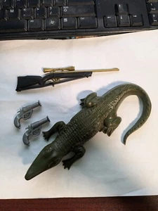 Vintage 1974 Hasbro GI Joe  Black Hunting Rifle & 2 FLARE GUNS & ALLIGATOR - Picture 1 of 7