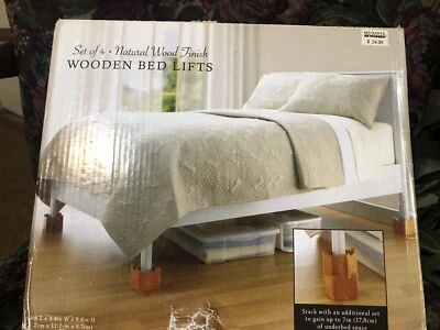 CONJUNTO DE 4 ELEVADORES DE CAMA BED BATH & BEYOND WOOD 3,5” (ACABAMENTO DE MADEIRA NATURAL) - Imagem 1 de 4
