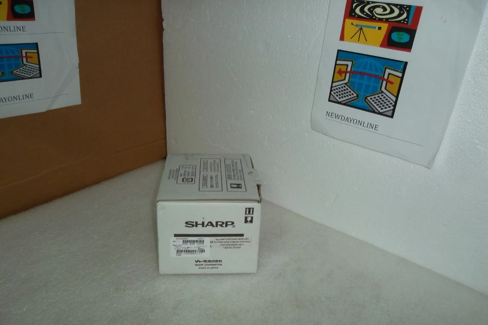Sharp BQC-XGC50X 1 lámpara y carcasa XGC50XU para proyectores Sharp genuinos OEM NUEVO Foto 1 de 3