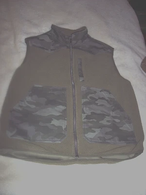 Mens Large Camo Vest Hunting Vest Fishing Vest woodland Camo Vest - Image 1 of 4