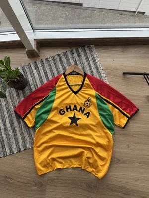 Ghana 2006 World Cup Football Shirt Essien #8 Fan Jersey – Historic First Size L - Image 1 of 4