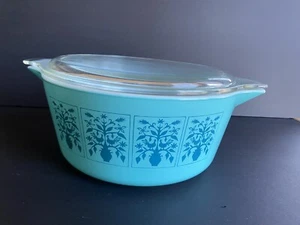 Pyrex - Saxony Tree of Life Casserole Dish - 475-B Turquoise With Clear Lid - Picture 1 of 5