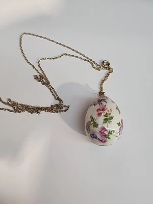 Collar Colgante Huevo De Porcelana Floral De Colección Caprichoso Hada Abuela Pradera Foto 1 de 4