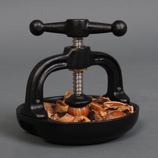 Ghisa Schiaccia Nocciole - Qualità Pesante Con Ciotola Ricevitore Nero - Nutc
