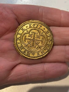 Moneta D'Argento Spagnola 1637 Oro 100 Escudos, 14g. 4cm Stessa Dell'Originale - Picture 1 of 2